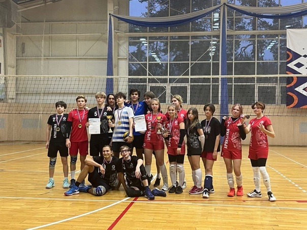 28 октября в универсальном спортивном зале МАУС “КСК “Нара” прошло Первенство Наро-Фоминского городского округа по волейболу среди юношей и девушек до 17 лет.