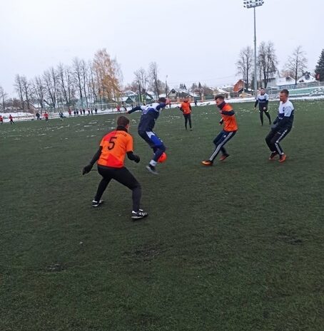 28 октября на стадионе МАУС “КСК “Нара” прошли игры Зимнего чемпионата Наро-Фоминского городского округа по футболу 8х8 среди мужских команд.