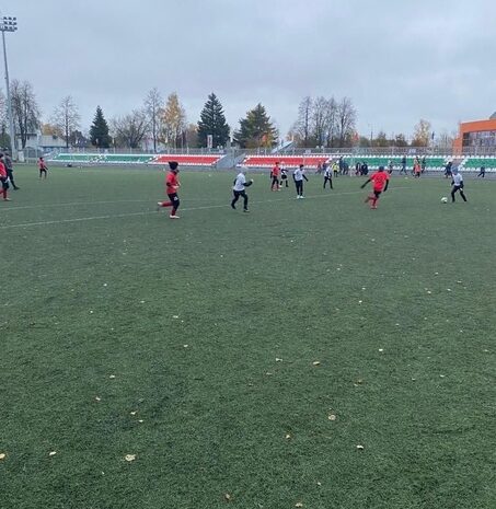 18 октября на стадионе МАУС “КСК “Нара” прошли игры Первенства Наро-Фоминского городского округа по футболу среди детско-юношеских команд.