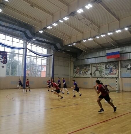С 4 по 8 октября в универсальном спортивном зале МАУС “КСК “Нара” прошли игры Первенства Московской области по гандболу, среди юношей до 19 лет(предварительный этап).