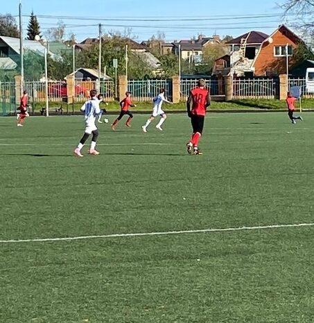 11 октября на стадионе МАУС “КСК “Нара” прошли матчи Первенства Наро-Фоминского городского округа по футболу среди детско-юношеских команд. Результаты:
