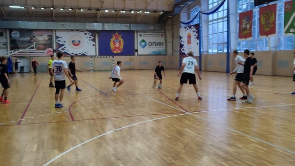 С 22 по 26 ноября в универсальном спортивном зале МАУС «КСК «Нара» прошли игры Первенства Московской области по гандболу, среди юношей до 18 лет(предварительный этап).