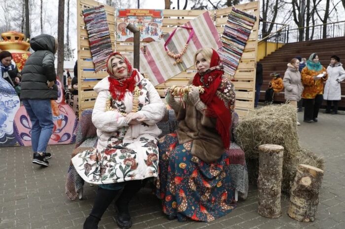 В Центральном парке Наро-Фоминска вчера прошло празднование Масленицы. Жители города и гости района собрались в парке, чтобы отпраздновать проводы зимы и встретить весну.